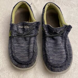 Hey dudes little boy size 13, Wally youth